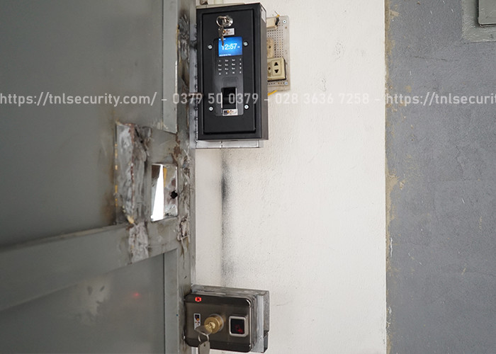 Lap-khoa-van-tay-cho-nha-xe-kem-bao-dong-tai-quan-Thu-Duc